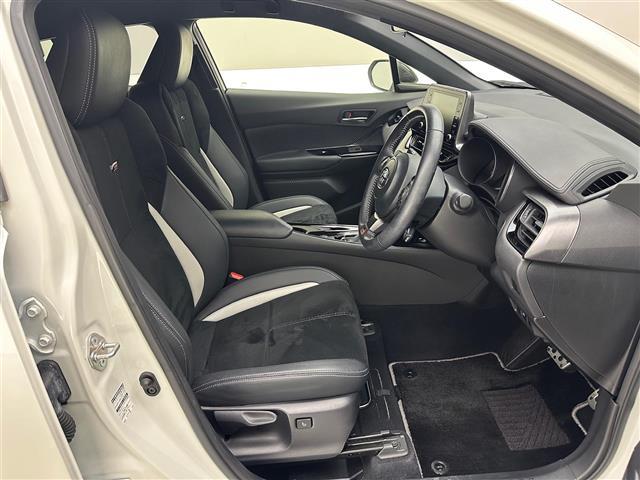 Ｃ－ＨＲ Ｓ　ＧＲスポーツ　純正ディスプレイオーディオ（ＵＳＢ／フルセグ／Ｂｌｕｅｔｏｏｔｈ／Ｍｉｒａｃａｓｔ）　全方位カメラ　ハーフレザーシート　シートヒーター（Ｄ＋Ｎ席）　純正１９インチアルミホイール　純正フロアマット（21枚目）