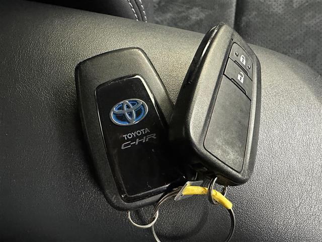 Ｃ－ＨＲ Ｓ　ＧＲスポーツ　純正ディスプレイオーディオ（ＵＳＢ／フルセグ／Ｂｌｕｅｔｏｏｔｈ／Ｍｉｒａｃａｓｔ）　全方位カメラ　ハーフレザーシート　シートヒーター（Ｄ＋Ｎ席）　純正１９インチアルミホイール　純正フロアマット（29枚目）