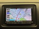 ヴェゼル ハイブリッドＺ・ホンダセンシング　社外７インチナビ（ＣＤ／ＤＶＤ・ＦＭ／ＡＭ・ＢＴ・フルセグ）　ホンダセンシング　ＥＴＣ　ＨＤＭＩ　プッシュスタート　スマートキー２本　レザーシート　パワーシート（Ｄ／Ｎ席）　シートヒーター（Ｄ／Ｎ席）（3枚目）