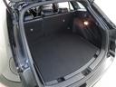 後席使用時でも、十分な荷室空間を確保しております。