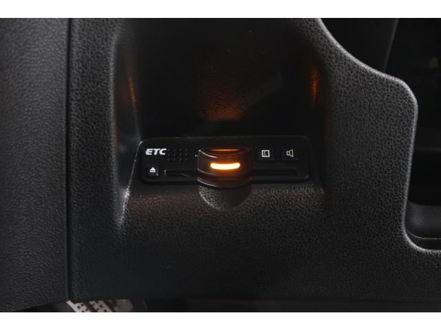 フィット ＲＳ　１年保証付　ドラレコ　ナビ　Ｂカメラ　ＥＴＣ　ＤＶＤ再生可　運転席エアバック　フルセグＴＶ　キ－レス　セキュリティアラーム　ＡＡＣ　ドライブレコーダー　ＰＷ　ＡＢＳ　パワーステ　スマートキーシステム（12枚目）