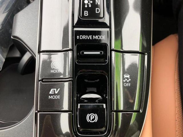 クラウンスポーツ 4WD Z サンルーフ/保証書/ディスプレイオーディオ+ナビ/デジタルインナーミラー/シートヒーター/全方位モニター/車線逸脱防止支援システム/シート フルレザー/パーキングアシスト 自動操舵 革シート 4WD(33枚目)