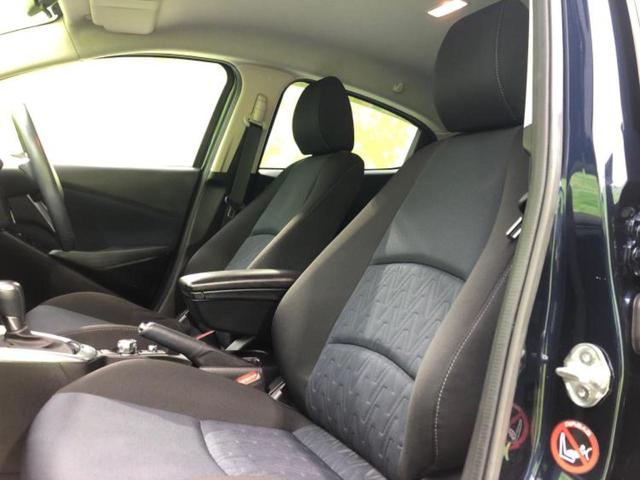 デミオ 13S 新品タイヤ/保証書/純正 SDナビ/ヘッドランプ LED/Bluetooth接続/ETC/EBD付ABS/横滑り防止装置/アイドリングストップ/バックモニター/フルセグTV/エアバッグ 運転席(6枚目)