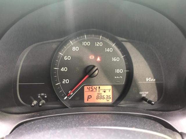 ヴィッツ F 新品タイヤ/保証書/社外 SDナビ/ETC/ABS/ワンセグTV/エアバッグ 運転席/エアバッグ 助手席/パワーウインドウ/キーレスエントリー/パワーステアリング/マニュアルエアコン/取扱説明書(13枚目)
