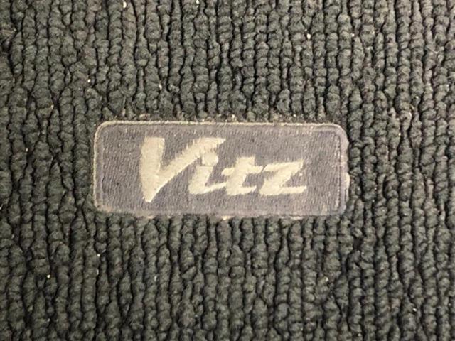 ヴィッツ F 新品タイヤ/保証書/社外 SDナビ/ETC/ABS/ワンセグTV/エアバッグ 運転席/エアバッグ 助手席/パワーウインドウ/キーレスエントリー/パワーステアリング/マニュアルエアコン/取扱説明書(36枚目)