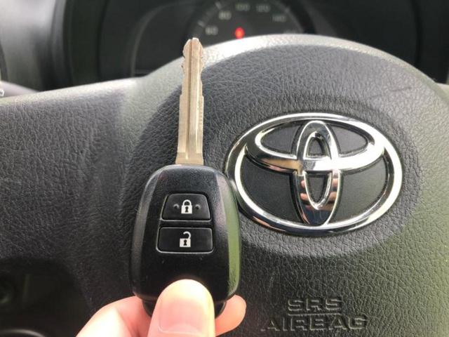 ヴィッツ F 新品タイヤ/保証書/社外 SDナビ/ETC/ABS/ワンセグTV/エアバッグ 運転席/エアバッグ 助手席/パワーウインドウ/キーレスエントリー/パワーステアリング/マニュアルエアコン/取扱説明書(37枚目)