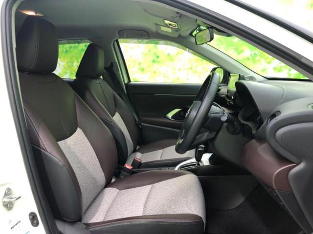 ヤリスクロス ハイブリッドZ ディスプレイオーディオ8インチ/衝突安全装置/シートヒーター/パノラミックビューモニター/車線逸脱防止支援システム/シート ハーフレザー/ドライブレコーダー 社外/ヘッドランプ LED 全周囲カメラ(4枚目)