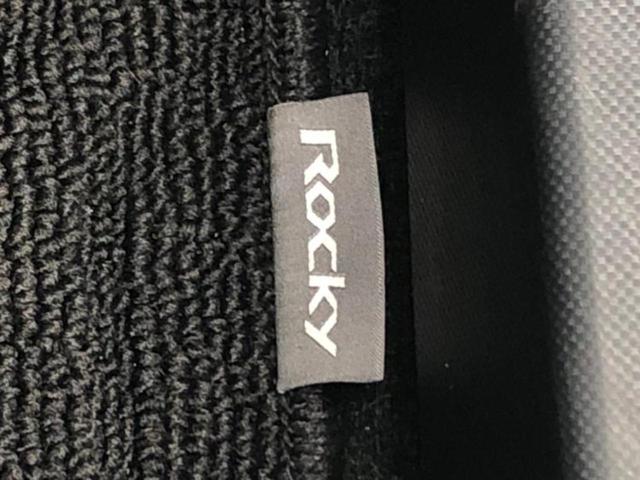 ロッキー プレミアムＧ　ＨＥＶ　新品タイヤ／保証書／ディスプレイオーディオ／衝突安全装置／シートヒーター／車線逸脱防止支援システム／シート　ハーフレザー／ヘッドランプ　ＬＥＤ／ＥＴＣ／ＥＢＤ付ＡＢＳ／横滑り防止装置　ワンオーナー（38枚目）