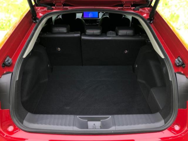 プリウス Z ガラスルーフ/保証書/ディスプレイオーディオ+ナビ12.3インチ/トヨタセーフティセンス/シートヒーター/パノラミックビューモニター/車線逸脱防止支援システム/シート 合皮/電動バックドア ETC(8枚目)