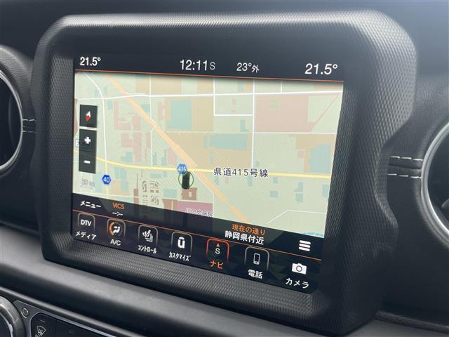 ジープ・ラングラーアンリミテッド サハラ　純正ナビ　フロント／バックカメラ　ＣａｒＰｌａｙ　ＡＣＣ　ＢＳＭ　ＰＤＣ　シートヒーター　ステアリングヒーター　黒革シート　衝突軽減ブレーキ　純正ＬＥＤヘッドライト　純正ドライブレコーダー　ＥＴＣ（7枚目）