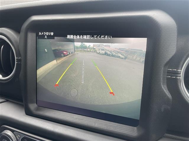 ジープ・ラングラーアンリミテッド サハラ　純正ナビ　フロント／バックカメラ　ＣａｒＰｌａｙ　ＡＣＣ　ＢＳＭ　ＰＤＣ　シートヒーター　ステアリングヒーター　黒革シート　衝突軽減ブレーキ　純正ＬＥＤヘッドライト　純正ドライブレコーダー　ＥＴＣ（8枚目）
