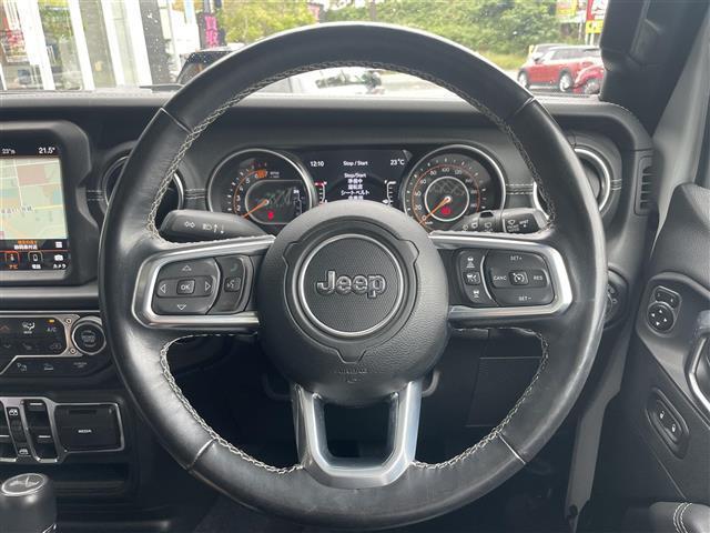 ジープ・ラングラーアンリミテッド サハラ　純正ナビ　フロント／バックカメラ　ＣａｒＰｌａｙ　ＡＣＣ　ＢＳＭ　ＰＤＣ　シートヒーター　ステアリングヒーター　黒革シート　衝突軽減ブレーキ　純正ＬＥＤヘッドライト　純正ドライブレコーダー　ＥＴＣ（17枚目）