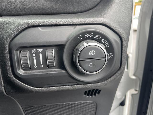 ジープ・ラングラーアンリミテッド サハラ　純正ナビ　フロント／バックカメラ　ＣａｒＰｌａｙ　ＡＣＣ　ＢＳＭ　ＰＤＣ　シートヒーター　ステアリングヒーター　黒革シート　衝突軽減ブレーキ　純正ＬＥＤヘッドライト　純正ドライブレコーダー　ＥＴＣ（22枚目）