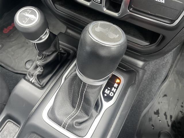 ジープ・ラングラーアンリミテッド サハラ　純正ナビ　フロント／バックカメラ　ＣａｒＰｌａｙ　ＡＣＣ　ＢＳＭ　ＰＤＣ　シートヒーター　ステアリングヒーター　黒革シート　衝突軽減ブレーキ　純正ＬＥＤヘッドライト　純正ドライブレコーダー　ＥＴＣ（26枚目）