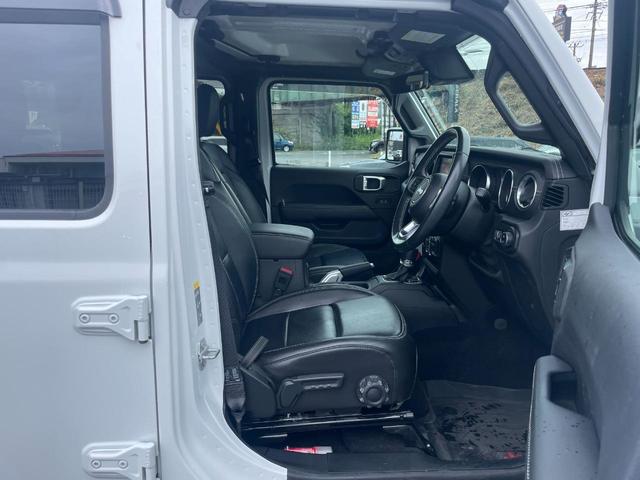 ジープ・ラングラーアンリミテッド サハラ　純正ナビ　フロント／バックカメラ　ＣａｒＰｌａｙ　ＡＣＣ　ＢＳＭ　ＰＤＣ　シートヒーター　ステアリングヒーター　黒革シート　衝突軽減ブレーキ　純正ＬＥＤヘッドライト　純正ドライブレコーダー　ＥＴＣ（36枚目）