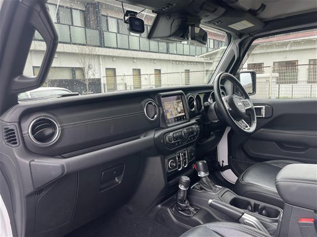 ジープ・ラングラーアンリミテッド サハラ　純正ナビ　フロント／バックカメラ　ＣａｒＰｌａｙ　ＡＣＣ　ＢＳＭ　ＰＤＣ　シートヒーター　ステアリングヒーター　黒革シート　衝突軽減ブレーキ　純正ＬＥＤヘッドライト　純正ドライブレコーダー　ＥＴＣ（37枚目）