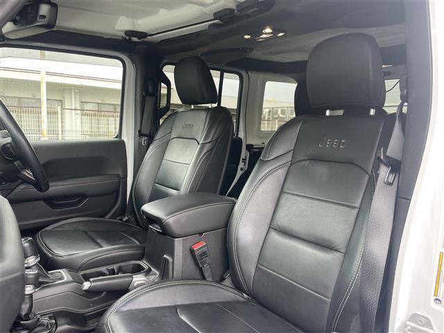 ジープ・ラングラーアンリミテッド サハラ　純正ナビ　フロント／バックカメラ　ＣａｒＰｌａｙ　ＡＣＣ　ＢＳＭ　ＰＤＣ　シートヒーター　ステアリングヒーター　黒革シート　衝突軽減ブレーキ　純正ＬＥＤヘッドライト　純正ドライブレコーダー　ＥＴＣ（38枚目）