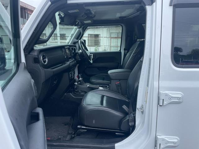 ジープ・ラングラーアンリミテッド サハラ　純正ナビ　フロント／バックカメラ　ＣａｒＰｌａｙ　ＡＣＣ　ＢＳＭ　ＰＤＣ　シートヒーター　ステアリングヒーター　黒革シート　衝突軽減ブレーキ　純正ＬＥＤヘッドライト　純正ドライブレコーダー　ＥＴＣ（40枚目）