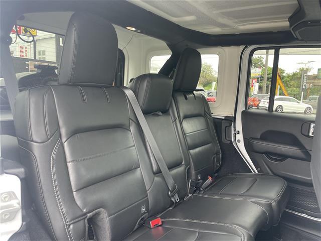 ジープ・ラングラーアンリミテッド サハラ　純正ナビ　フロント／バックカメラ　ＣａｒＰｌａｙ　ＡＣＣ　ＢＳＭ　ＰＤＣ　シートヒーター　ステアリングヒーター　黒革シート　衝突軽減ブレーキ　純正ＬＥＤヘッドライト　純正ドライブレコーダー　ＥＴＣ（42枚目）