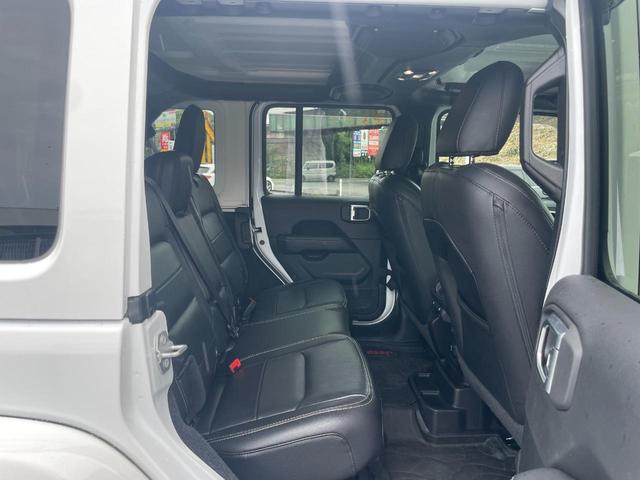 ジープ・ラングラーアンリミテッド サハラ　純正ナビ　フロント／バックカメラ　ＣａｒＰｌａｙ　ＡＣＣ　ＢＳＭ　ＰＤＣ　シートヒーター　ステアリングヒーター　黒革シート　衝突軽減ブレーキ　純正ＬＥＤヘッドライト　純正ドライブレコーダー　ＥＴＣ（44枚目）