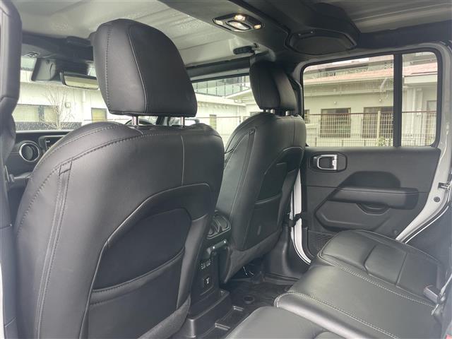 ジープ・ラングラーアンリミテッド サハラ　純正ナビ　フロント／バックカメラ　ＣａｒＰｌａｙ　ＡＣＣ　ＢＳＭ　ＰＤＣ　シートヒーター　ステアリングヒーター　黒革シート　衝突軽減ブレーキ　純正ＬＥＤヘッドライト　純正ドライブレコーダー　ＥＴＣ（45枚目）