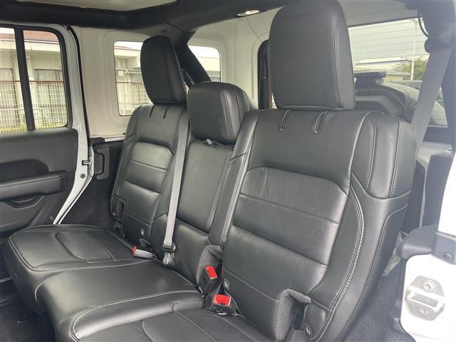 ジープ・ラングラーアンリミテッド サハラ　純正ナビ　フロント／バックカメラ　ＣａｒＰｌａｙ　ＡＣＣ　ＢＳＭ　ＰＤＣ　シートヒーター　ステアリングヒーター　黒革シート　衝突軽減ブレーキ　純正ＬＥＤヘッドライト　純正ドライブレコーダー　ＥＴＣ（46枚目）