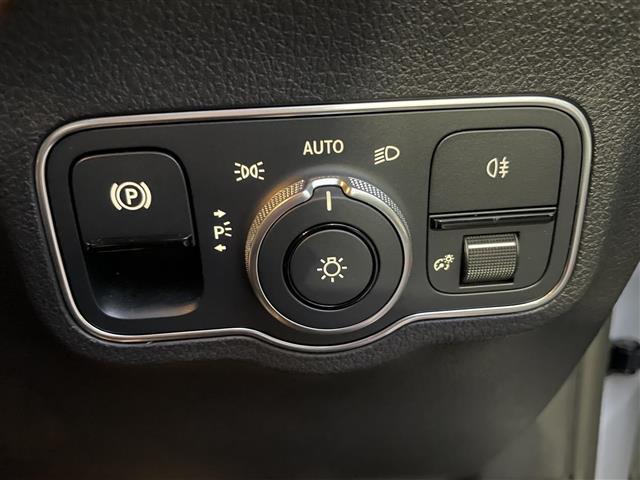 ＧＬＢ ＧＬＢ２００ｄ　４マチック　ＡＭＧラインパッケージ　レーダーセーフティＰＫＧ　ＡＭＧ　純ナビ　ＢＴ　フルセグ　ＡＣＣ　ＢＳＭ　全方位カメラ　純正ドラレコ　ハーフレザー　シートヒーター　ＥＴＣ　パワーバックドア　スペアキー（18枚目）