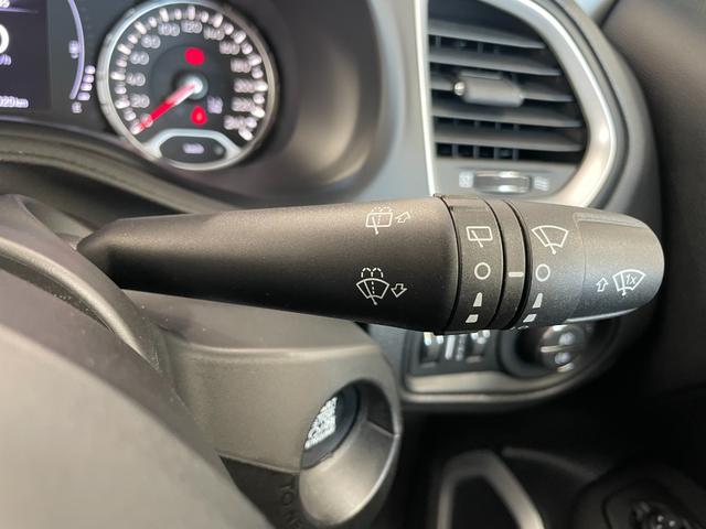 ジープ・レネゲード ロンジチュード Dオーディオ CarPlay/androidauto Bカメラ Bluetooth/USBポート/AM/FM LKA BSM PDC(リヤ) クルーズコントロール 前面衝突警報 ドライブレコーダー(19枚目)