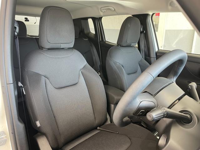 ジープ・レネゲード ロンジチュード Dオーディオ CarPlay/androidauto Bカメラ Bluetooth/USBポート/AM/FM LKA BSM PDC(リヤ) クルーズコントロール 前面衝突警報 ドライブレコーダー(31枚目)