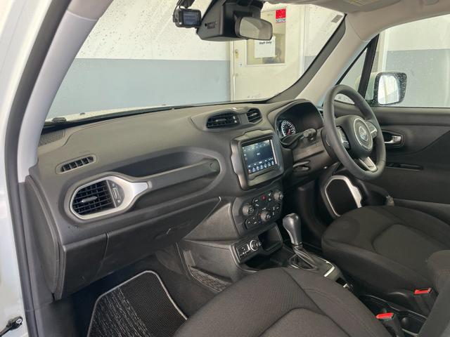 ジープ・レネゲード ロンジチュード Dオーディオ CarPlay/androidauto Bカメラ Bluetooth/USBポート/AM/FM LKA BSM PDC(リヤ) クルーズコントロール 前面衝突警報 ドライブレコーダー(34枚目)