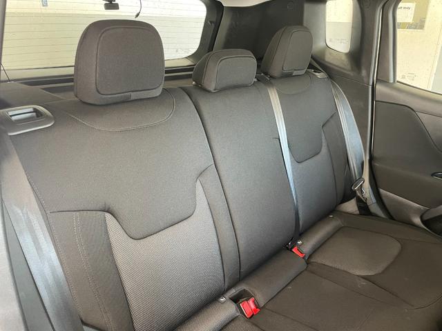 ジープ・レネゲード ロンジチュード Dオーディオ CarPlay/androidauto Bカメラ Bluetooth/USBポート/AM/FM LKA BSM PDC(リヤ) クルーズコントロール 前面衝突警報 ドライブレコーダー(39枚目)