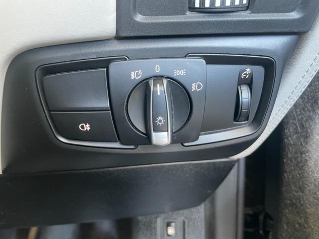 i3 エディションジョイ+ レンジ・エクステンダー装備車 インテリアデザインPKG ワイヤレスチャージ 後期モデル ドライビングアシスト ACC PDC(フロント/リア) パーキングアシスト Bカメラ 20インチOPホイール 衝突軽減B 木目調インパネ(23枚目)