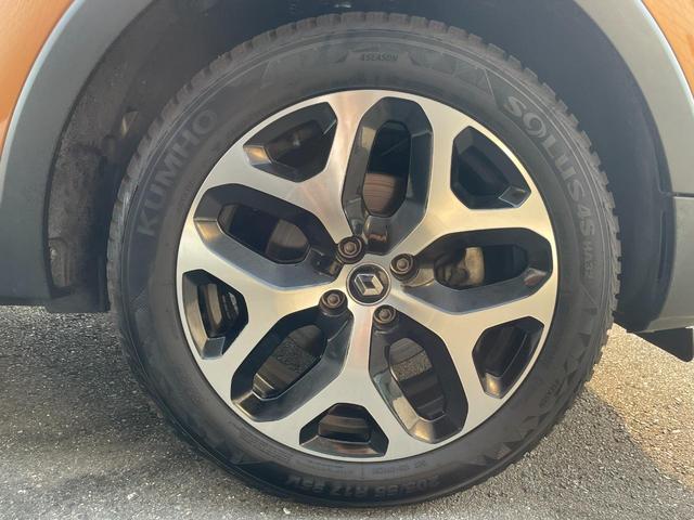 3年前にフルオーダーしたボードですかなり状態が良いです、日焼けもありません。 3年前にフルオーダーしたボードですかなり状態が良いです、日焼けも