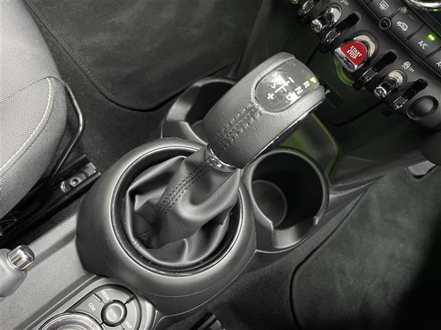 ＭＩＮＩ クーパー　ペッパーＰＫＧ　パーキングアシストパッケージ　バックモニター　純正ナビ　ミュージックサーバー　衝突被害軽減軽減ブレーキ　ドライブレコーダー　ＥＴＣ　ステアリングスイッチ　フルオートエアコン（23枚目）