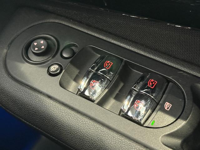 ＭＩＮＩ クーパーＤ　クラブマン　ペッパーパッケージ　純正ナビ（Ｂｌｕｅｔｏｏｔｈ／ＵＳＢ）　インテリジェントセーフティ　バックカメラ　ＡＣＣ　ＰＤＣ　ＥＴＣ　純正フロアマット　純正１７インチアルミホイール　フロントフォグランプ（24枚目）