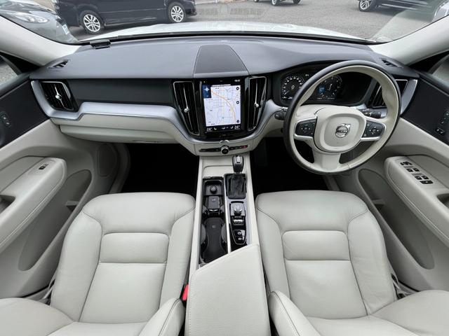 ＸＣ６０ Ｄ４　ＡＷＤ　モーメンタム　クライメートＰＫＧ　白革　ＢＬＩＳ　純正ナビ　３６０°カメラ　アダブティブクルーズコントロール　レーンキープアシスト　メモリー付パワーシート　全席シートヒーター　ＥＴＣ　ドライブレコーダー（5枚目）