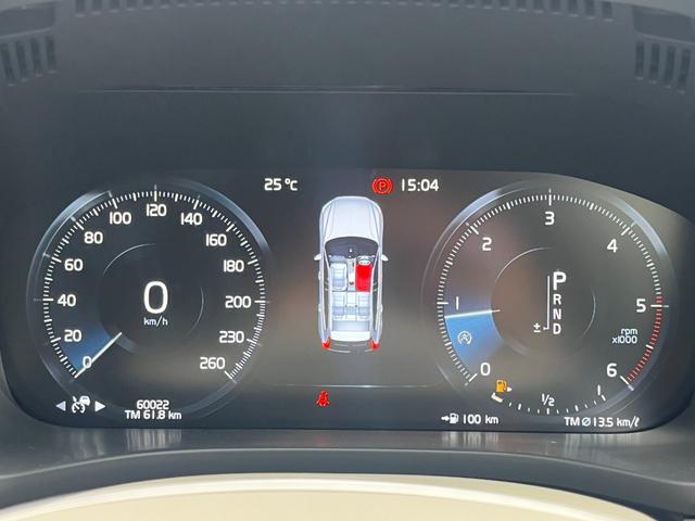 ＸＣ６０ Ｄ４　ＡＷＤ　モーメンタム　クライメートＰＫＧ　白革　ＢＬＩＳ　純正ナビ　３６０°カメラ　アダブティブクルーズコントロール　レーンキープアシスト　メモリー付パワーシート　全席シートヒーター　ＥＴＣ　ドライブレコーダー（16枚目）