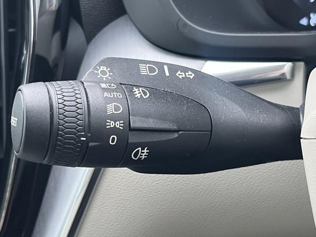ＸＣ６０ Ｄ４　ＡＷＤ　モーメンタム　クライメートＰＫＧ　白革　ＢＬＩＳ　純正ナビ　３６０°カメラ　アダブティブクルーズコントロール　レーンキープアシスト　メモリー付パワーシート　全席シートヒーター　ＥＴＣ　ドライブレコーダー（19枚目）