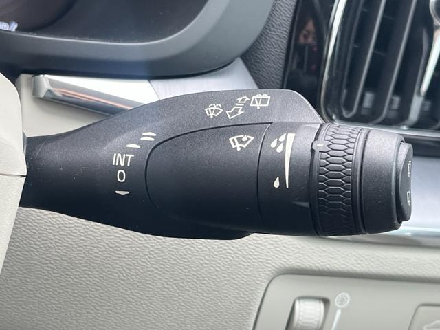 ＸＣ６０ Ｄ４　ＡＷＤ　モーメンタム　クライメートＰＫＧ　白革　ＢＬＩＳ　純正ナビ　３６０°カメラ　アダブティブクルーズコントロール　レーンキープアシスト　メモリー付パワーシート　全席シートヒーター　ＥＴＣ　ドライブレコーダー（20枚目）