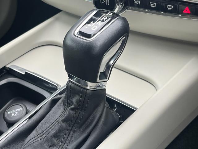 ＸＣ６０ Ｄ４　ＡＷＤ　モーメンタム　クライメートＰＫＧ　白革　ＢＬＩＳ　純正ナビ　３６０°カメラ　アダブティブクルーズコントロール　レーンキープアシスト　メモリー付パワーシート　全席シートヒーター　ＥＴＣ　ドライブレコーダー（22枚目）