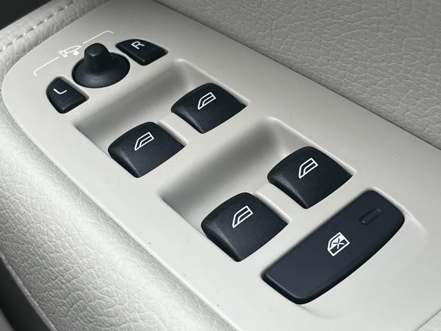 ＸＣ６０ Ｄ４　ＡＷＤ　モーメンタム　クライメートＰＫＧ　白革　ＢＬＩＳ　純正ナビ　３６０°カメラ　アダブティブクルーズコントロール　レーンキープアシスト　メモリー付パワーシート　全席シートヒーター　ＥＴＣ　ドライブレコーダー（25枚目）