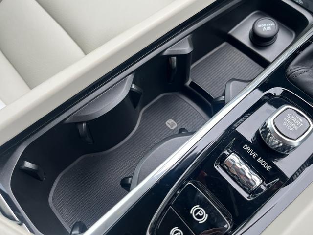 ＸＣ６０ Ｄ４　ＡＷＤ　モーメンタム　クライメートＰＫＧ　白革　ＢＬＩＳ　純正ナビ　３６０°カメラ　アダブティブクルーズコントロール　レーンキープアシスト　メモリー付パワーシート　全席シートヒーター　ＥＴＣ　ドライブレコーダー（33枚目）