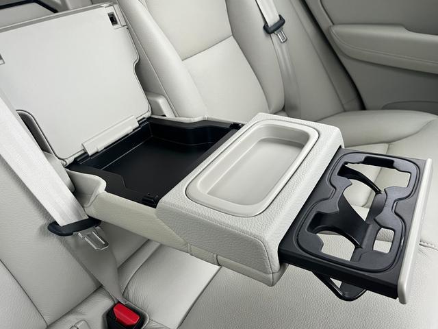 ＸＣ６０ Ｄ４　ＡＷＤ　モーメンタム　クライメートＰＫＧ　白革　ＢＬＩＳ　純正ナビ　３６０°カメラ　アダブティブクルーズコントロール　レーンキープアシスト　メモリー付パワーシート　全席シートヒーター　ＥＴＣ　ドライブレコーダー（35枚目）