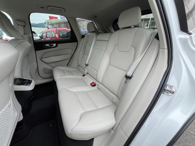 ＸＣ６０ Ｄ４　ＡＷＤ　モーメンタム　クライメートＰＫＧ　白革　ＢＬＩＳ　純正ナビ　３６０°カメラ　アダブティブクルーズコントロール　レーンキープアシスト　メモリー付パワーシート　全席シートヒーター　ＥＴＣ　ドライブレコーダー（43枚目）