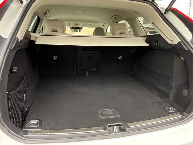 ＸＣ６０ Ｄ４　ＡＷＤ　モーメンタム　クライメートＰＫＧ　白革　ＢＬＩＳ　純正ナビ　３６０°カメラ　アダブティブクルーズコントロール　レーンキープアシスト　メモリー付パワーシート　全席シートヒーター　ＥＴＣ　ドライブレコーダー（47枚目）