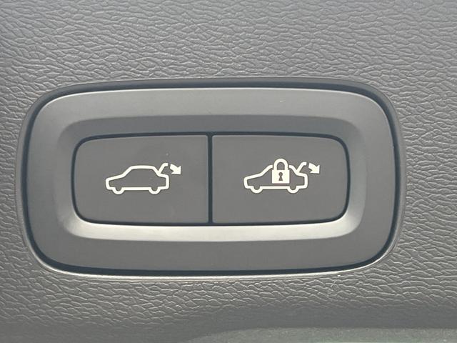ＸＣ６０ Ｄ４　ＡＷＤ　モーメンタム　クライメートＰＫＧ　白革　ＢＬＩＳ　純正ナビ　３６０°カメラ　アダブティブクルーズコントロール　レーンキープアシスト　メモリー付パワーシート　全席シートヒーター　ＥＴＣ　ドライブレコーダー（49枚目）