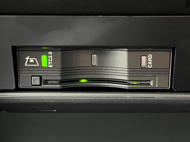 ジープ・レネゲード リミテッド　レザーシート　ステアリングヒーター　ブラインドスポットモニター　純正ナビ（Ｂｌｕｅｔｏｏｔｈ／ＡＵＸ／ワンセグ）　衝突被害軽減システム　バックカメラ　スマートキー　アダブティブクルーズコントロール（11枚目）