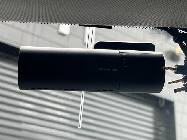ジープ・レネゲード リミテッド　レザーシート　ステアリングヒーター　ブラインドスポットモニター　純正ナビ（Ｂｌｕｅｔｏｏｔｈ／ＡＵＸ／ワンセグ）　衝突被害軽減システム　バックカメラ　スマートキー　アダブティブクルーズコントロール（13枚目）