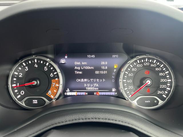 ジープ・レネゲード リミテッド　レザーシート　ステアリングヒーター　ブラインドスポットモニター　純正ナビ（Ｂｌｕｅｔｏｏｔｈ／ＡＵＸ／ワンセグ）　衝突被害軽減システム　バックカメラ　スマートキー　アダブティブクルーズコントロール（15枚目）