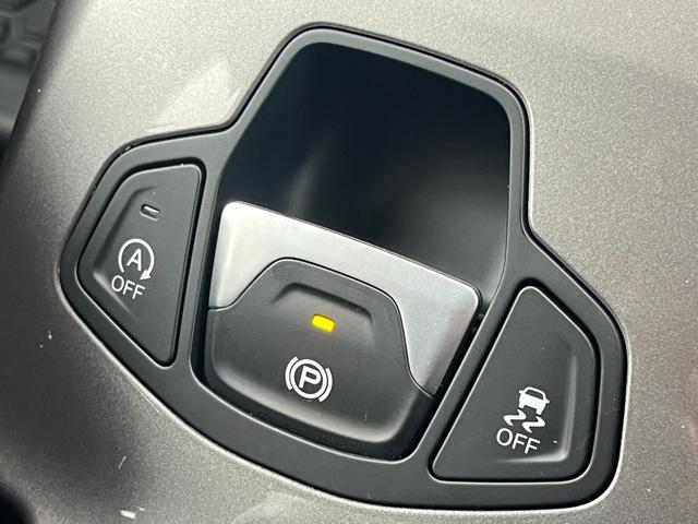 ジープ・レネゲード リミテッド　レザーシート　ステアリングヒーター　ブラインドスポットモニター　純正ナビ（Ｂｌｕｅｔｏｏｔｈ／ＡＵＸ／ワンセグ）　衝突被害軽減システム　バックカメラ　スマートキー　アダブティブクルーズコントロール（22枚目）